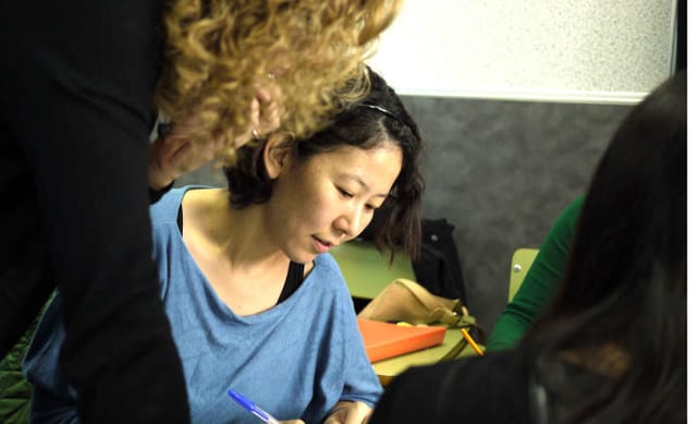 Professora amb alumna